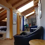 Lägenhetshotell Artist & Garni 3*