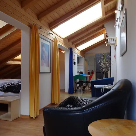 Апарт-отель Artist & Garni 3*