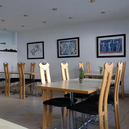 Апарт-отель Artist & Garni 3*